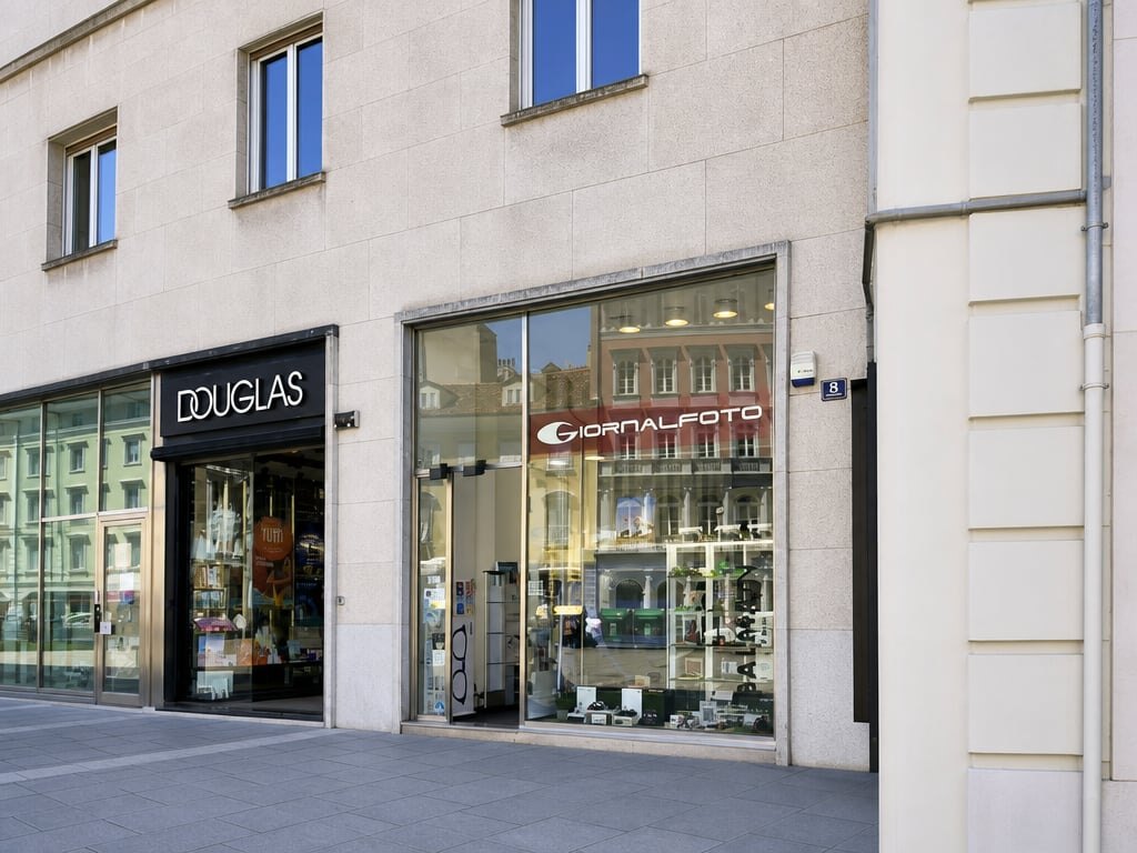 Giornalfoto storefront on Piazza della Borsa, Trieste